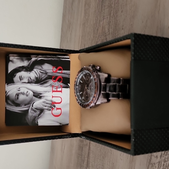 GUESS BROZED WATCH BNWOT - Picture 5 of 6